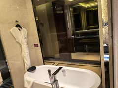 -天津京基皇冠假日酒店