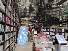-钟书阁(群光广场店)