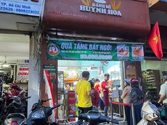 -Bánh Mì Huynh Hoa