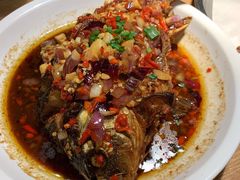 香煎鲫鱼-费大厨辣椒炒肉(万家丽一店)