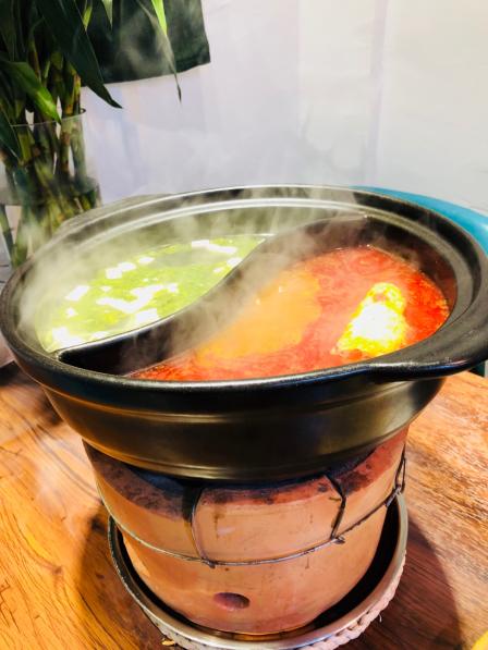 绿蚁红泥港式打边炉(星海银园店)-"还不错,看到小清新的装修和有打折