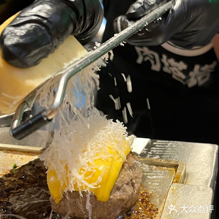 一人一个座位 ，好适合i人啊哈哈哈...