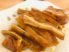 卤味猪耳-狮头牌卤味研究所·卤味饭(花城汇南区店)