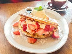 草莓松饼-ROAST coffee & eatery