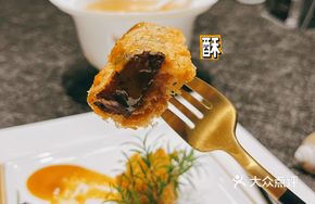 Honeycomb Crispy Beef Shank with Cantaloupe