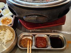 -围炉肉舍•炭烤活鳗•丹东海鲜烤肉(步行街店)