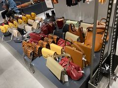 -URBAN REVIVO(欢乐海岸购物中心店)