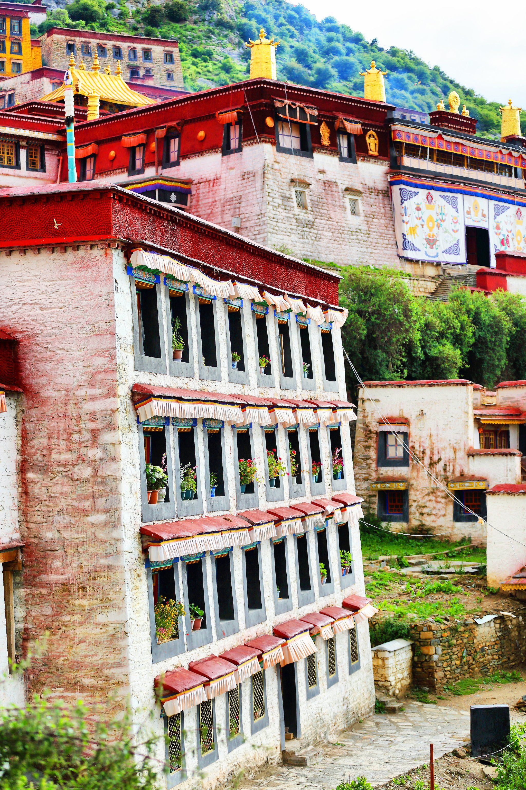 五一旅行攻略|拉萨三大寺之一旺波日山上甘丹寺