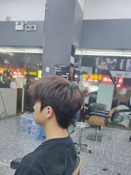 -藤野造型专业烫染接发