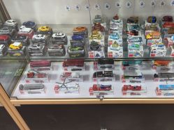 -逝水玩具折扣店