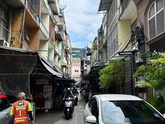 -Kha Mu Charoensang(Silom)
