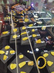 -灵彩珠宝(朗香街店)