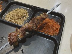 沾芝麻和细料-白玉·朝鲜族烤串(深圳Kkone店)