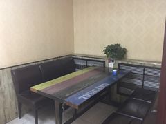 -扒虾小妹儿麻辣海鲜(宏图街店)