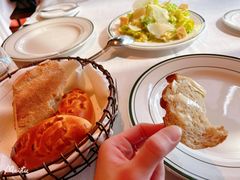 餐前包-Wolfgang’s Steakhouse 沃夫冈牛排馆(上海白玉兰广场店)