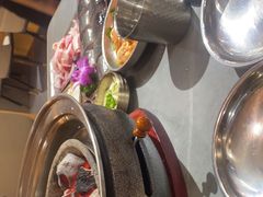 -围炉肉舍•炭烤活鳗•丹东海鲜烤肉(步行街店)