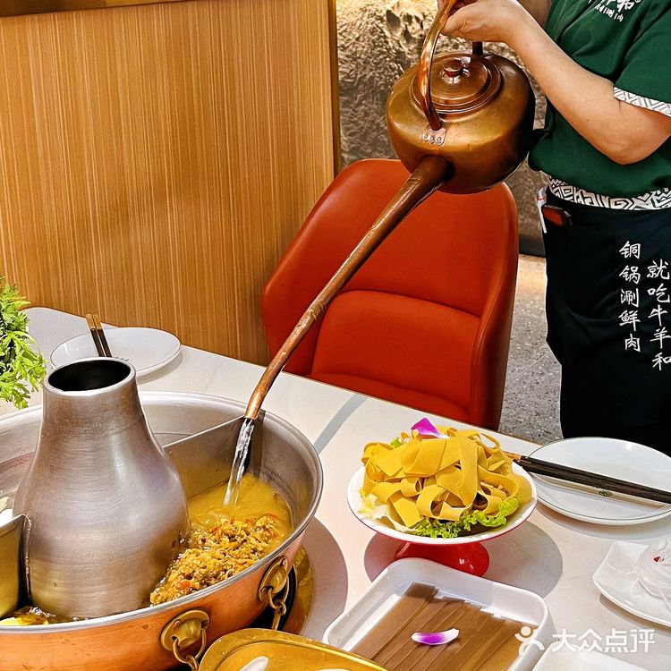 铜锅涮鲜肉[火锅]地道老北京，首选牛羊和