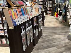 -钟书阁(群光广场店)