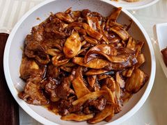 菌菇炒牛肉-江南村酒家