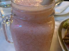 鲜榨菠萝草莓果汁-The Rug Cafe(王府中环店)