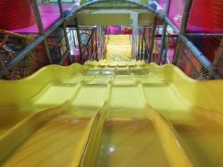 -六月巴士童乐园(抚顺罕王商场店)