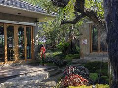 -Chom Cafe and Restaurant