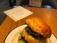 经典手打牛肉堡-龙治汉堡(中华城店)