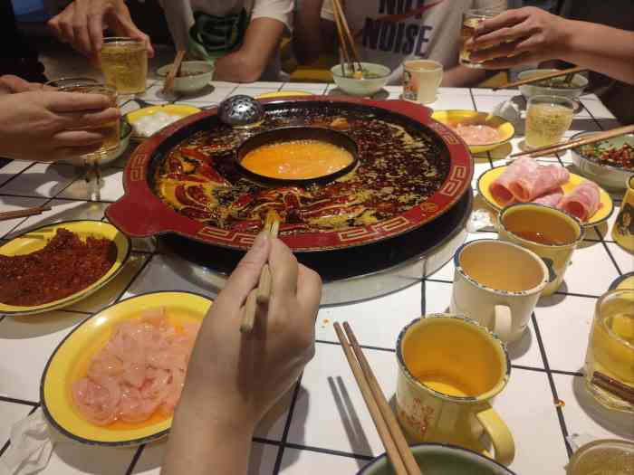 夜火锅三拖一(熙街店)-"这家店的位置就在熙街入口景苑路的路边上,.