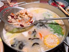 -尚尚仙·酸汤猪手·猪肚鸡火锅(华联万柳购物中心店)