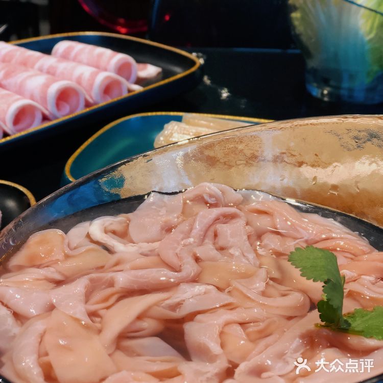 装修精致，最适合约会的重庆火锅[调皮]