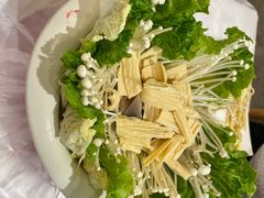-霄汉牛三鲜湖北砂锅菜(万松园2店)
