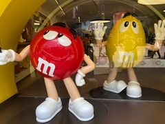 -m豆巧克力世界(上海世茂广场店)