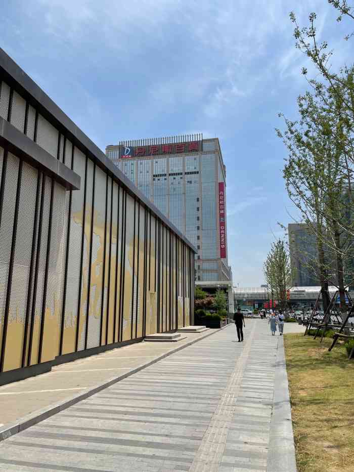 丹尼斯百货花园路店