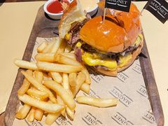 双层牛肉培根汉堡-Magnet磁食(愚园路店)