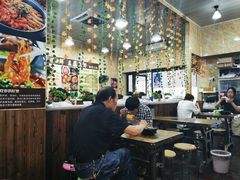 大堂-峰味香.酱香米线.黄焖鸡(定西路店)