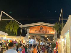 -席娜卡琳火车铁道夜市