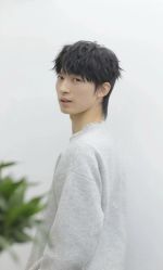 -一家只做男发烫染的店
