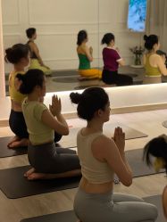 -闺蜜瑜伽·普拉提女性塑形馆