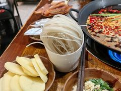 -黄潇洒老火锅(九眼桥宏济巷店)