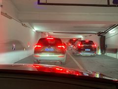 -新世界新丸中心-地下停车场