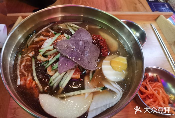 厚有蛋·朝鲜族现压牛肉冷面现压荞麦牛肉冷面图片