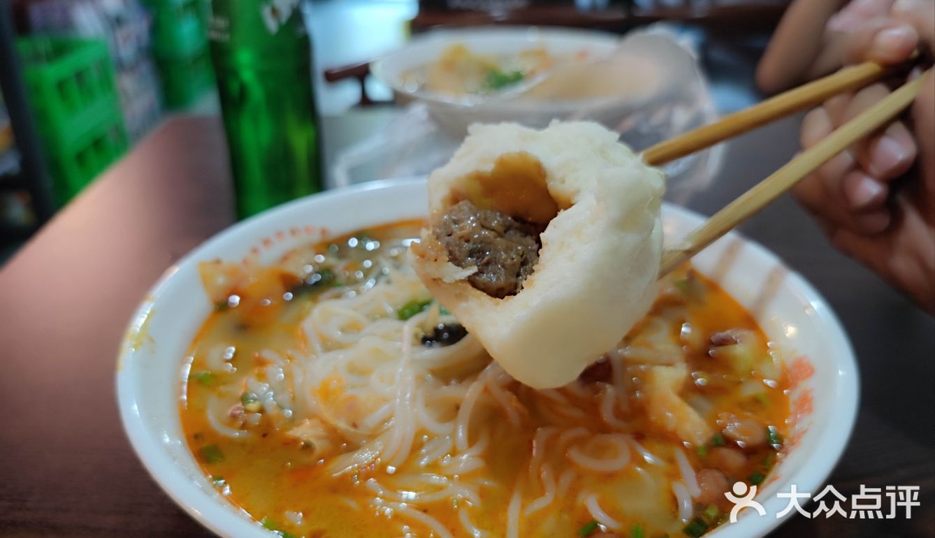 带上汴梁大汤包去吃螺蛳粉