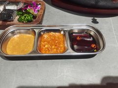 -围炉肉舍•炭烤活鳗•丹东海鲜烤肉(步行街店)