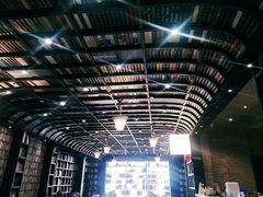 -钟书阁(松江泰晤士小镇店)