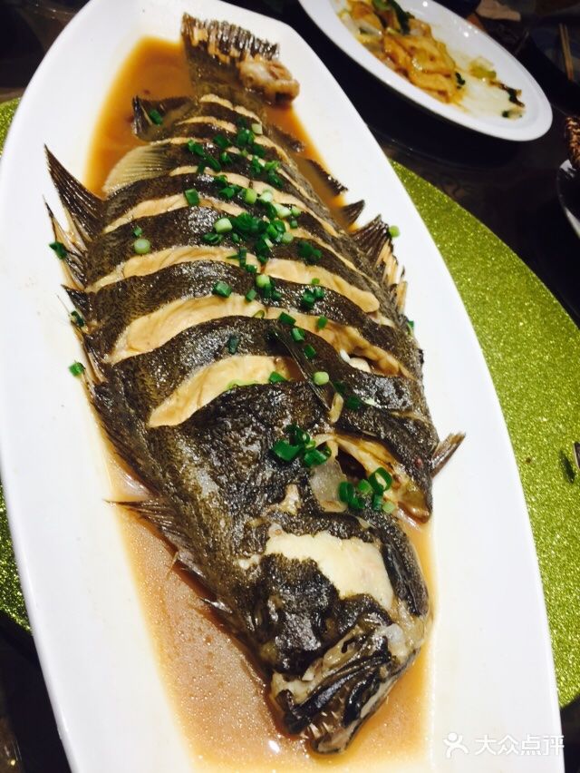 鱼王府大酒店野生大牙片鱼图片