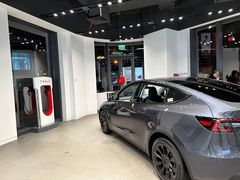 -TESLA 特斯拉(上海太古汇体验店)