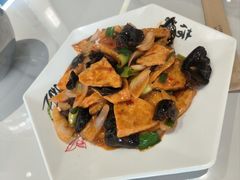 -何适山庄 ·可团建(水长城P2停车场店)