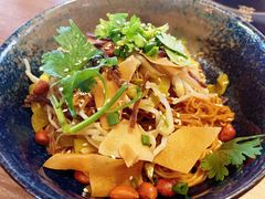 手工海南粉-拾味馆·浓鲜骨汤(光谷天地店)