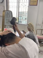 -镁连社·美联社