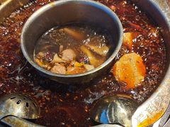牛油红锅-巴倒烫陆派火锅山庄(南山总店)